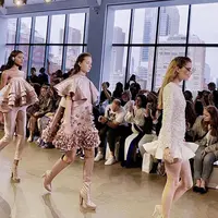 Julianto di Indonesian Diversity SS20 New York Fashion Week (Instagram @julianto.official)