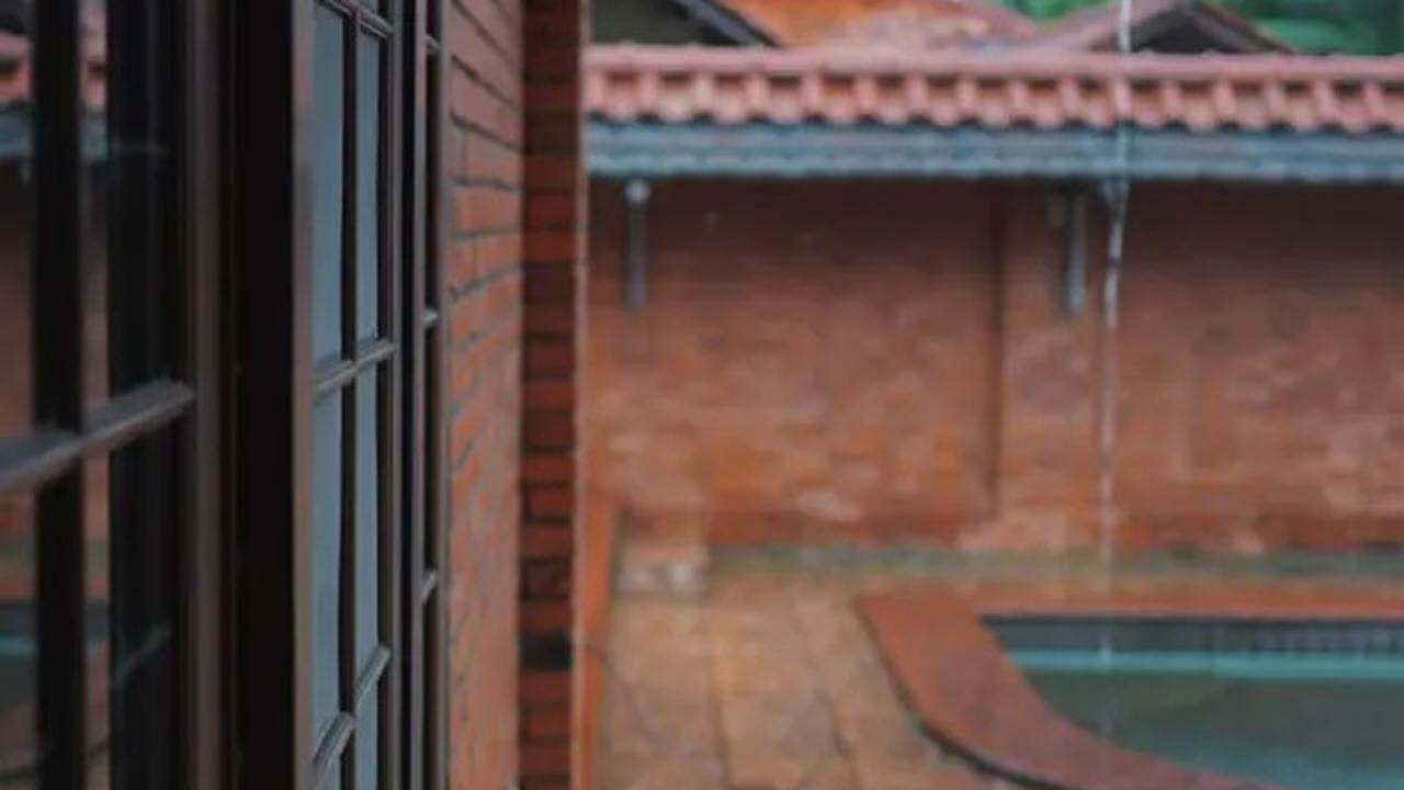 9 Potret Rumah Baru Ananda Omesh, Antik Bergaya Bata Ekspos