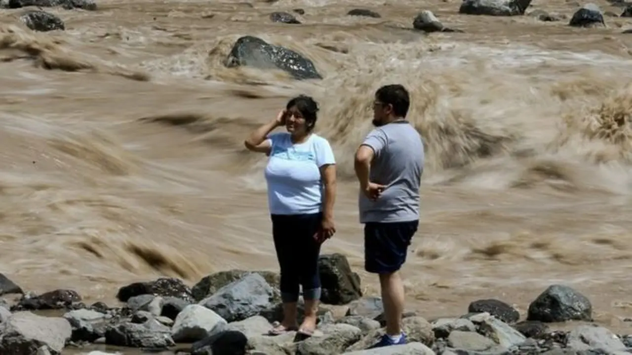 Sungai Maipo di Chile terkontaminasi longsor dan akan dilakukan penutupan saluran yang mengakibatkan krisis air. (AP)