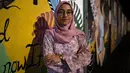 Pegulat hijab Malaysia, Nor "Phoenix" Diana berpose mengenakan pakaian tradisional yang disebut "baju kurung" di Kuala Lumpur pada 15 Juli 2019. Di luar ring, Nor Diana yang sehari-harinya  bekerja di rumah sakit kabarnya adalah sosok yang lembut dan pemalu. (Mohd RASFAN/AFP)