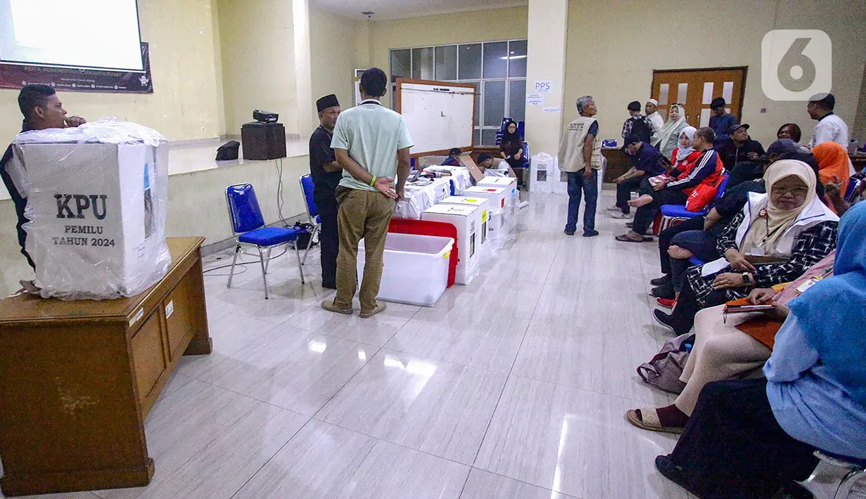 Dimulai di tingkat TPS, PPS, PPK, KPU Kabupaten/kota, KPU Provinsi hingga KPU pusat. (merdeka.com/Arie Basuki
