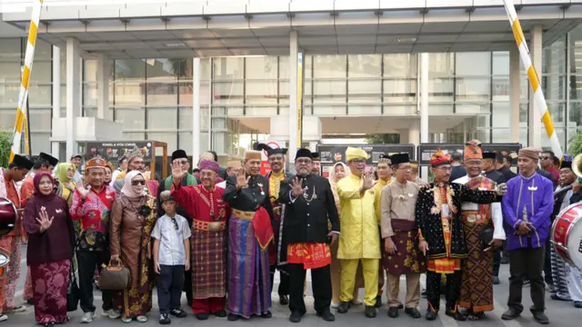 100 Raja dan Sultan Pawai di Bundaran HI, Rano Karno: Ini Ruang Tampilkan Kekayaan Budaya