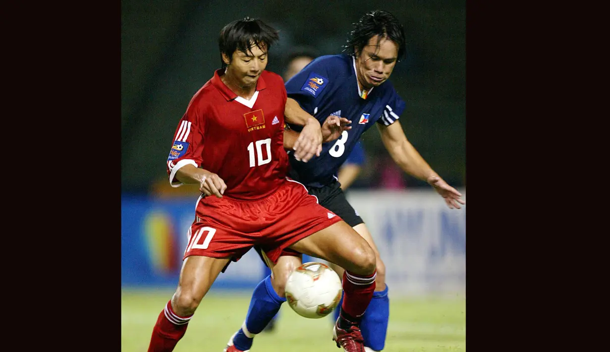Le Huynh Duc. Eks striker Vietnam berusia 50 tahun yang telah pensiun pada 2008 ini tercatat sebagai pemain dengan dengan jumlah gol terbanyak keempat di Piala AFF sepanjang masa. Ia total mencetak 14 gol di Piala AFF, tanpa satu kali pun meraih gelar top skor pada edisi yaang diikutinya. (AFP/World Sport Group))