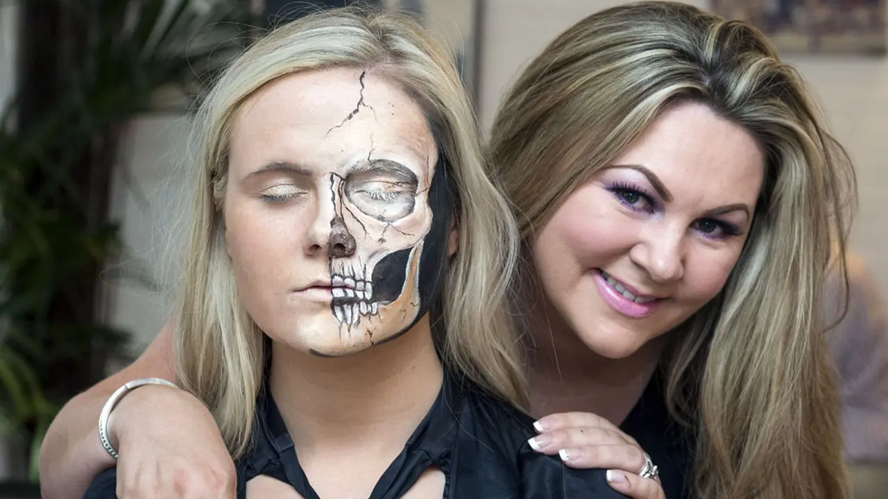 Berkat Make Up, Wanita Ini Punya Seribu Wajah