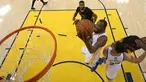 Pemain Golden State Warriors, Kevin Durant mamasukan bola ke dalam ring dalam pertandingan gim kelima Final NBA 2017 di Oakland, California (12/6). Pada pertandingan ini Warriors mengalahkan Cleveland Cavaliers 129-120. (Ezra Shaw/Pool Photo via AP)