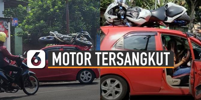 VIDEO: Kecelakaan di Kediri, Motor Tersangkut di Atas Mobil