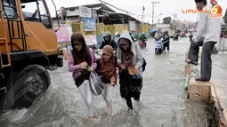 [FOTO] Diguyur Hujan Semalam, Ciledug Dikepung Air