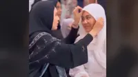 Viral Kartika Putri Ajari Aaliyah Massaid Pakai Hijab, Warganet: Dia Mau Dibimbing, Kelihatan Ga Songong, Spek Istri Idaman