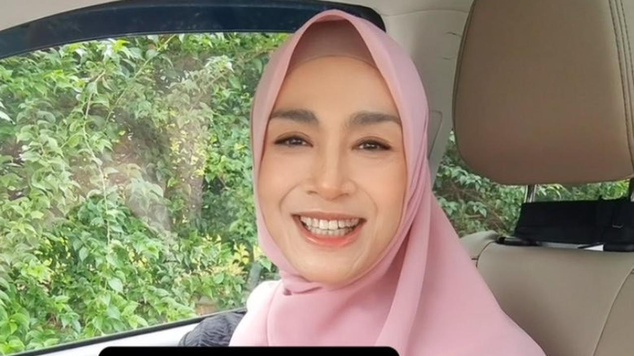 Sukses Turunkan BB 91 Kg, 7 Potret Kehidupan Dewi Hughes Kini yang Hidup Sehat