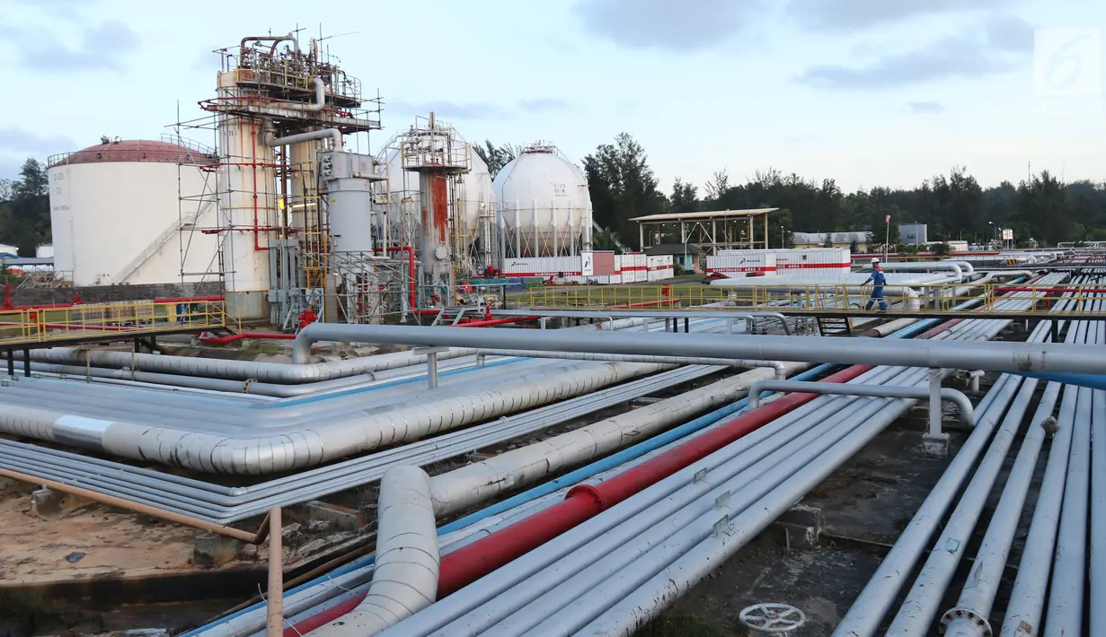 Pemandangan area Refinery Unit V Balikpapan, Kalimantan Timur, Senin (22/7/2019). Proyek Refinery Development Master Plan (RDMP) Balikpapan merupakan satu dari proyek pengembangan dan peningkatan kapasitas kilang yang dilakukan Pertamina. (Liputan6.com/Angga Yuniar)