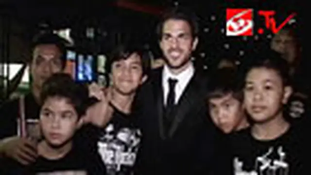 Al, El, Dul, Senang Berpose Bareng Fabregas
