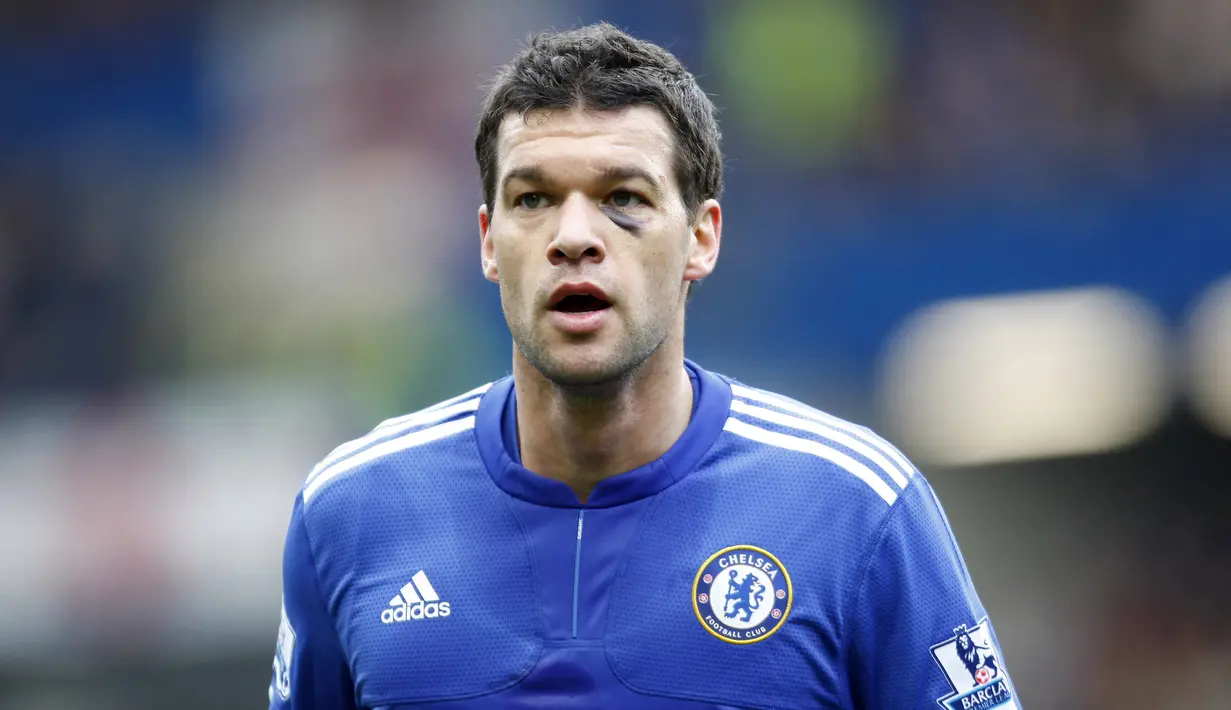 5. Michael Ballack - Dua kali Ballack merasakan pahitnya kalah di final Liga Champions. Pertama saat membela Bayern Leverkusen yang dikalahkan Real Madrid, dan timnya Chelsea ditumbangkan Manchester United. (AFP/Ian Kington)