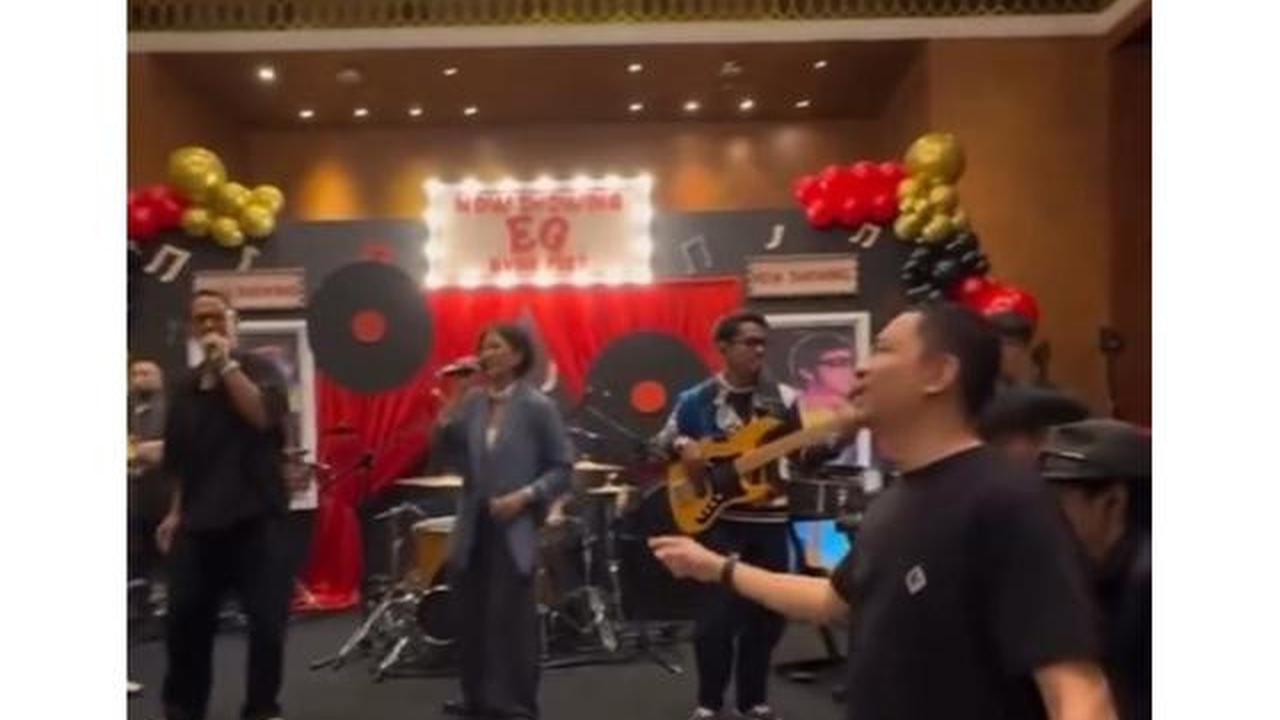 8 Potret Artis di Ultah Suami Ayu Dewi, Tampil Stylish Bertema 'Music Fest'