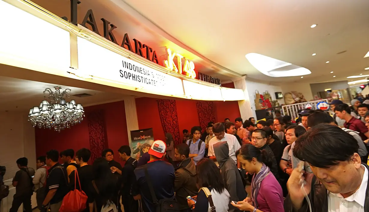 Dalam acara itu, diadakan acara mengheningkan cipta dan doa bersama untuk mendiang Inao Jiro. Mewakili teman-temannya, Melody memimpin acara mengheningkan cipta dan mengenang sosok manajernya itu. (Bambang E. Ros/Bintang.com)