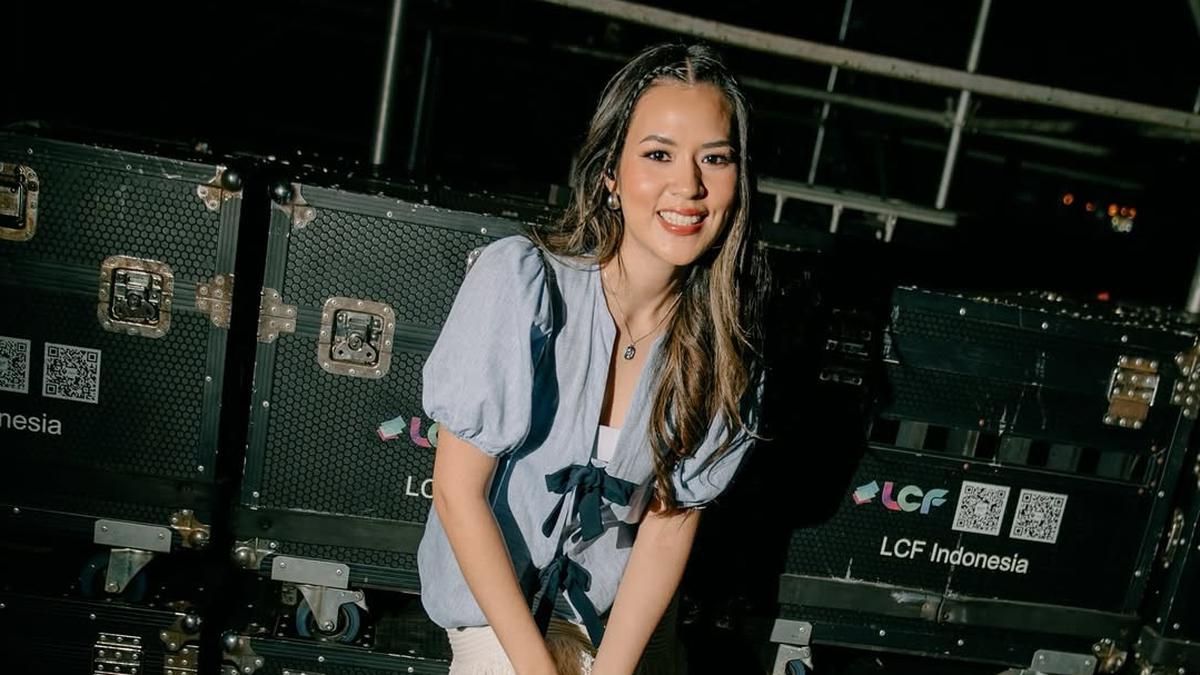 6 Pose Raisa di Belakang Panggung, Berbaju Kasual hingga Gaun Mewah, Tetap Slay di Balik Layar