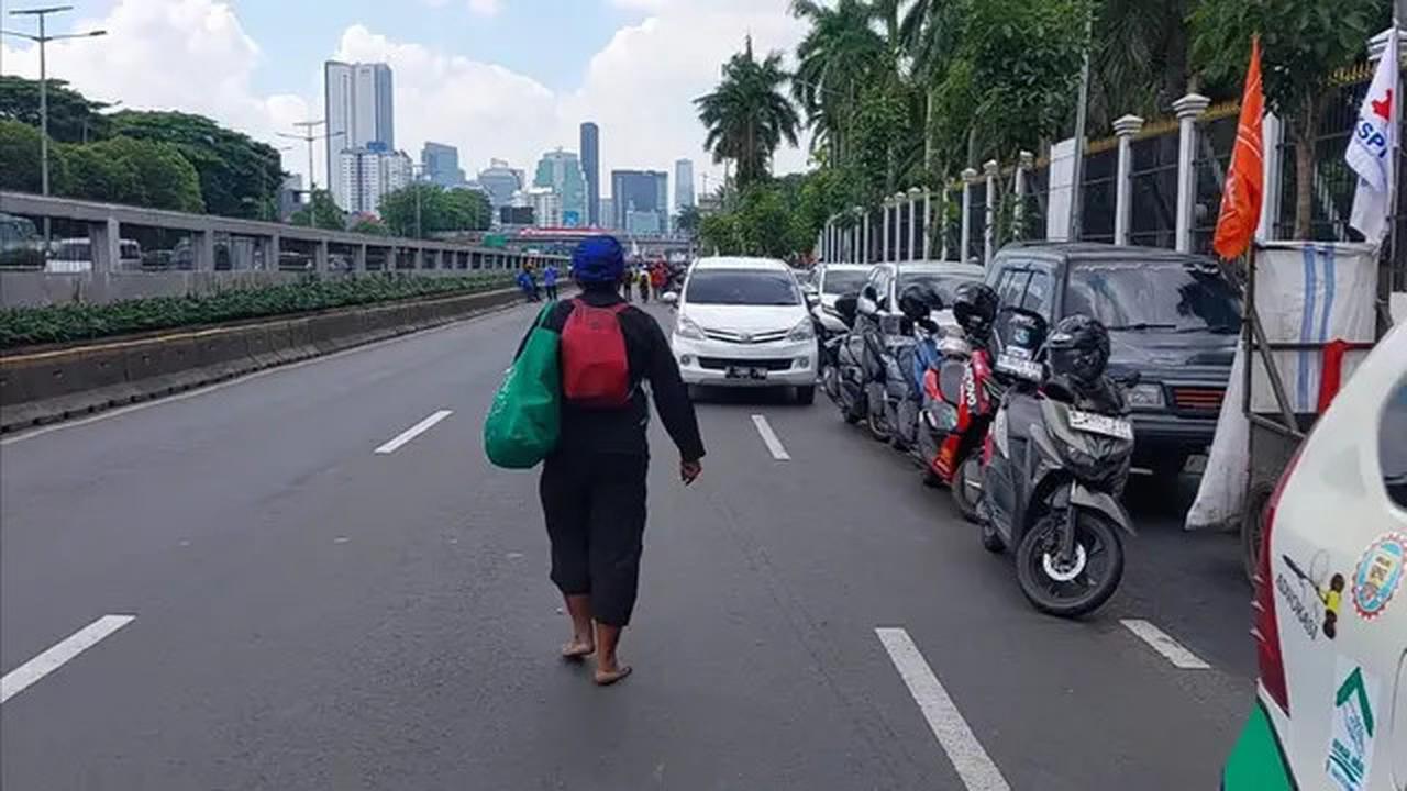 Warga Baduy Ikut Demo di Depan DPR, 'Rakyat Kecil Mah Enggak Butuh Janji, Tapi Butuh Makan, Butuh Pekerjaan