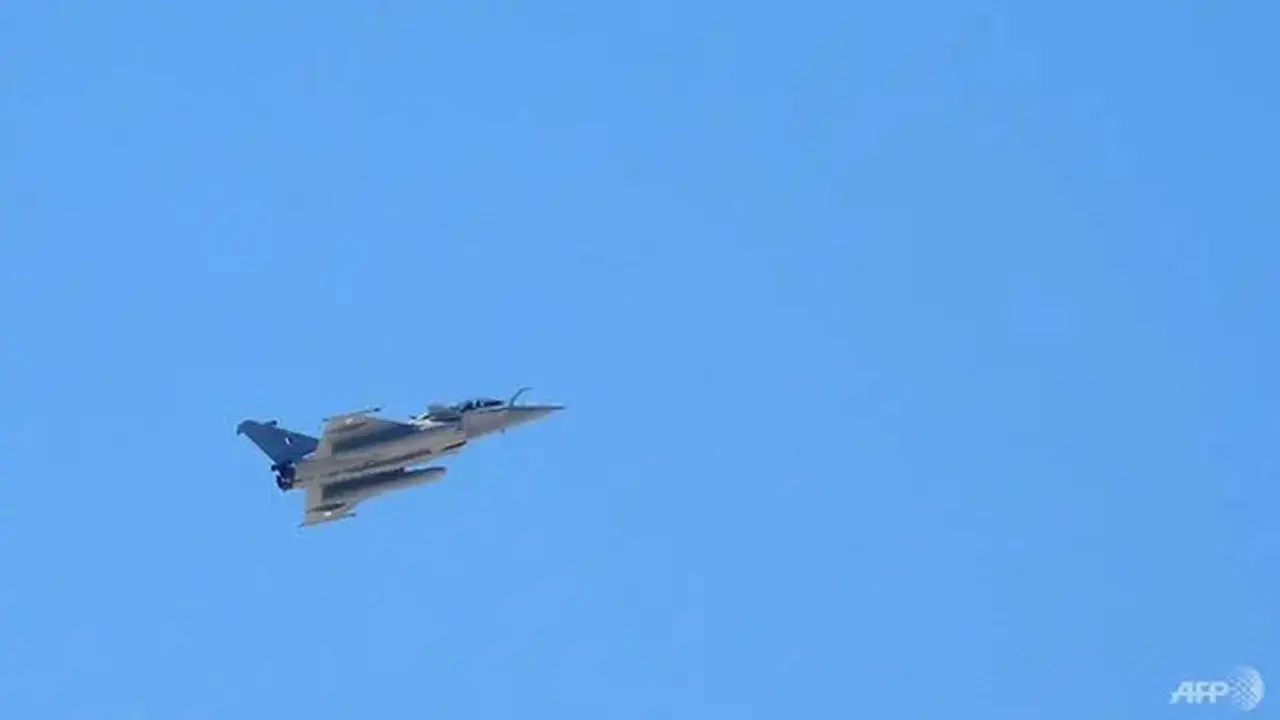 Lima pesawat pertama dari pesanan senilai US$ 9,4 miliar untuk 36 pesawat Rafale secara resmi ditugaskan pada 10 September (AFP)