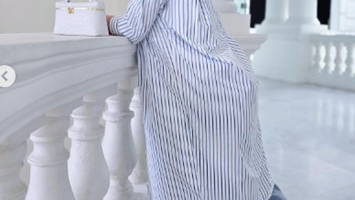 Sentuhan Stripes untuk Kantor, 5 OOTD Stylish yang Bikin Kamu Tampil Profesional sekaligus Modis