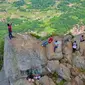 Gunung Bongkok berada di perbatasan Tasikmalaya dan Ciamis. (Dok: IG @@indrasutantoo https://www.instagram.com/p/BuD2mHkFPIW/?igsh=Nmpra3F4NGFkaHRt)