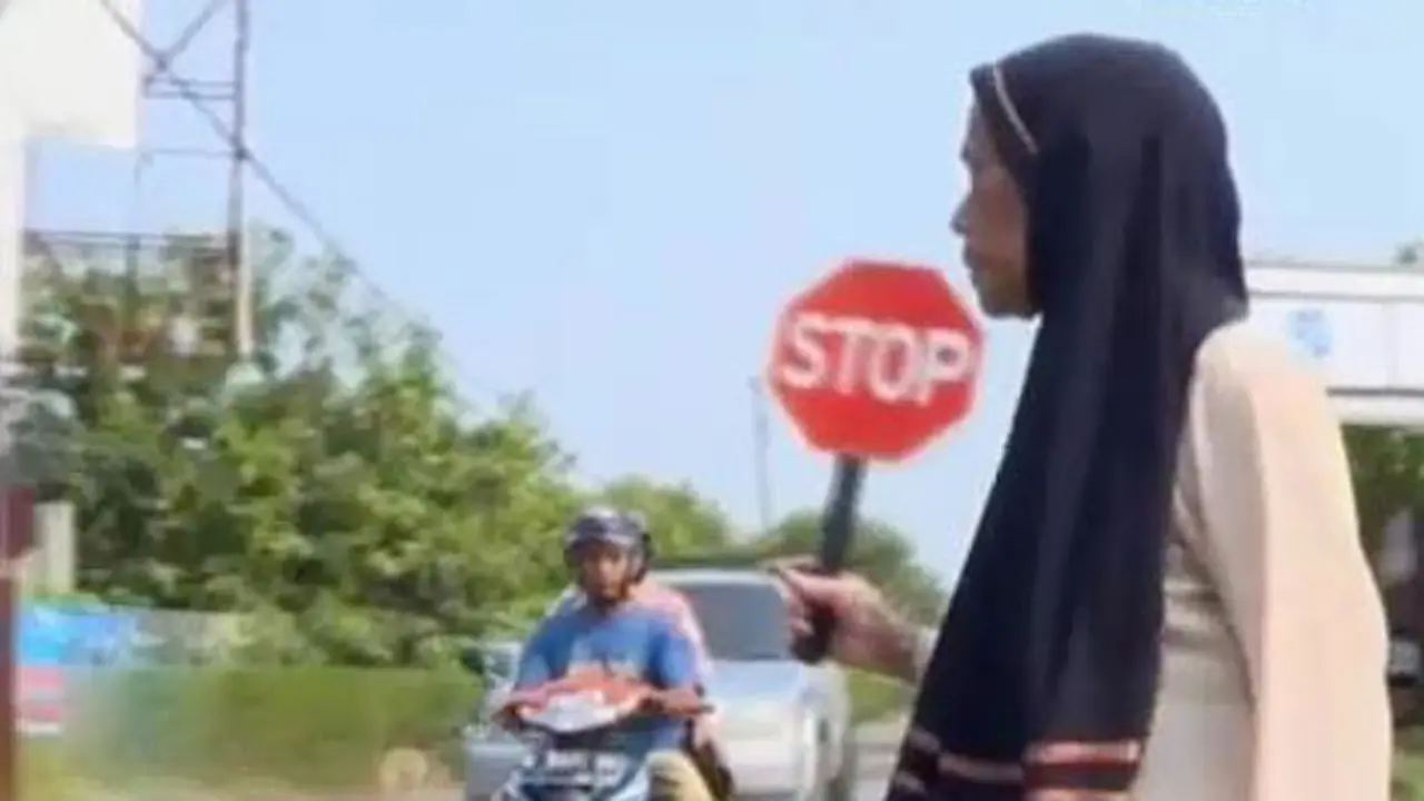 Segmen 3: Kisah Nenek Penjaga Perlintasan KA Tak Berpintu