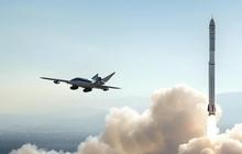 Bukan Hanya Turbulensi, Penumpang Pesawat Kini Harus Waspada Roket Jatuh!