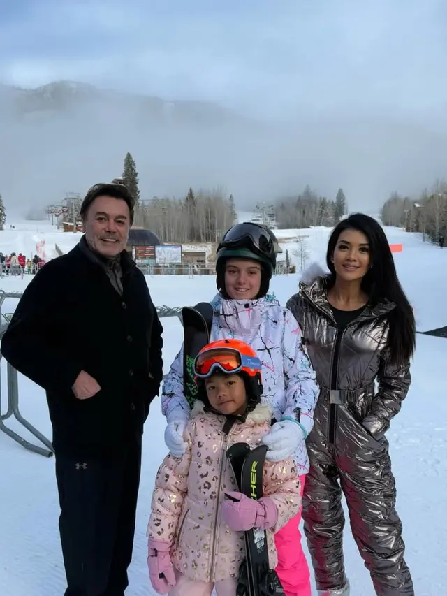 Potret Farah Quinn dan Keluarga Nikmati Liburan Musim Dingin (credit: https://www.instagram.com/farahquinnofficial/)