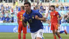 Timnas Italia memetik kemenangan ketiganya saat mengalahkan Wales 1-0, Minggu (20/6/2021) malam WIB dalam laga terakhir Grup A Euro 2020 (Euro 2021) di Olimpico Stadium, Roma. Italia lolos ke 16 Besarsebagai juara grup dengan poin 9 diikuti Wales sebagai runner-up. (Foto: AP/Pool/Alberto Lingria)