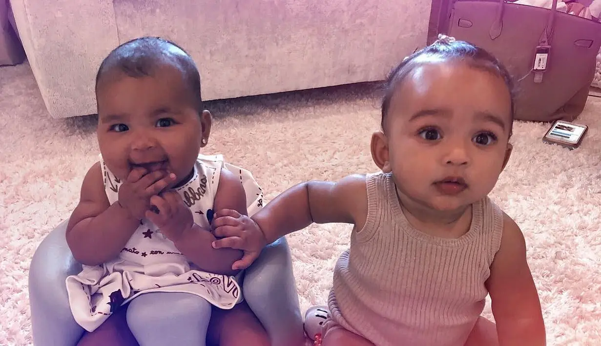 Keluarga Kardashian kini seperti dikelilingi oleh malaikat-malaikat kecil usai Chicago, Stormi dan True lahir. (instagram/kimkardashian)