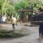 Hujan deras mengguyur Kabupaten Buleleng dan memicu banjir, hingga pemukiman dan lahan Gafatar di Mempawah hancur tak terurus.