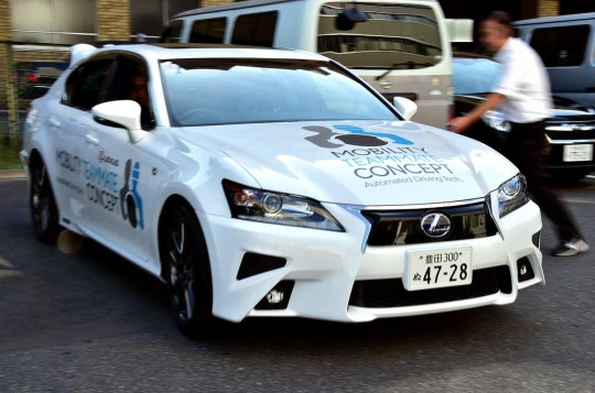 Melihat uji coba Lexus GS450H yang bisa mengemudi sendiri