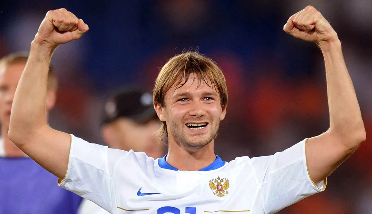 Penyerang asal Rusia Dmitri Sychev mendapat julukan Michael Owen Rusia. Pemain yang kala itu berusia 18 tahun mampu tampil menawan di Piala Dunia 2002 yang berlangsung di Jepang dan Korea Selatan. (AFP/ Patrick Hertzog)