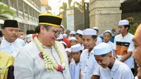 Menteri Koordinator Perekonomian Airlangga Hartarto mengunjungi Ponpes Nurul Jadid dan Ponpes Zainul Hasan Genggong di Kabupaten Probolinggo. (Dok ekon.go.id)