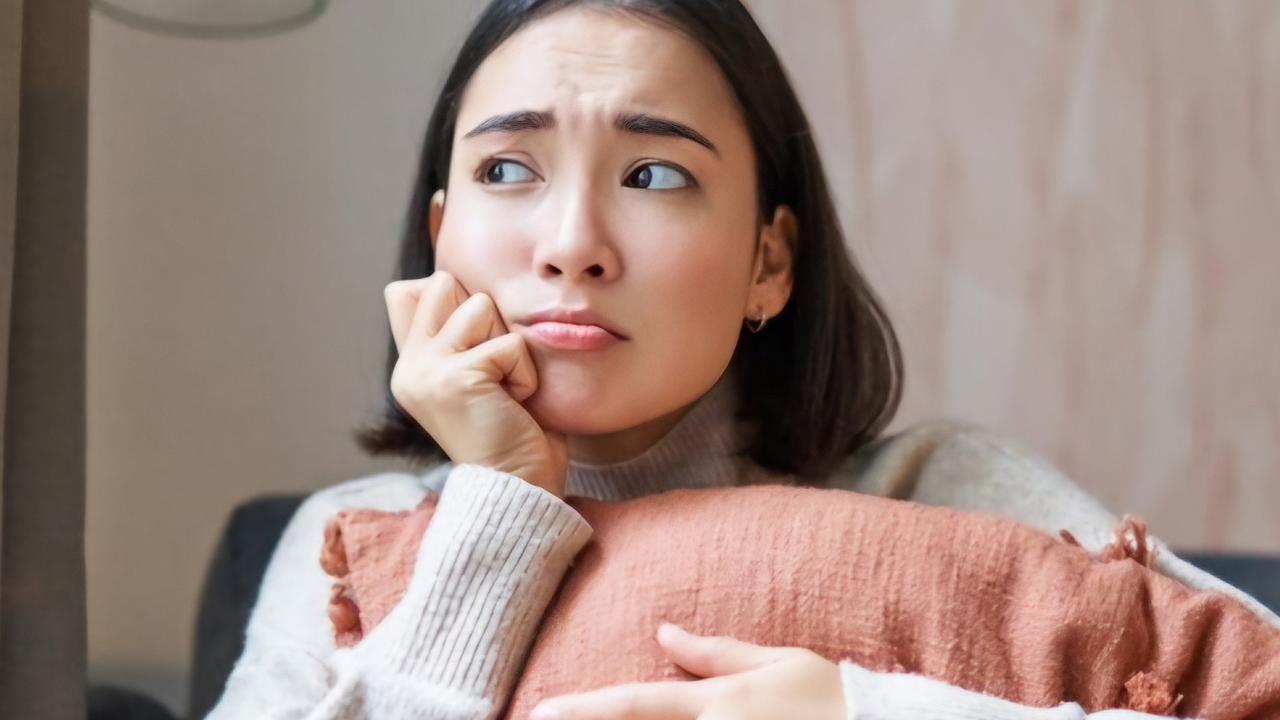 7 Cara Mengatasi Overthinking yang Membebani Ibu, Ini Langkah-Langkahnya! (Foto: Freepik/benzoix)