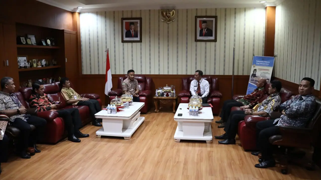 Kepala BSKDN Yusharto Huntoyungo saat audiensi dengan Bupati Bantaeng dan jajarannya di Kantor Bupati Bantaeng. (Istimewa)