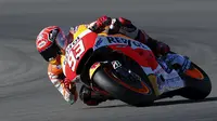 Marquez bingung dengan tenaga motor anyar yang terlalu agresif (REUTERS/Heino Kalis)