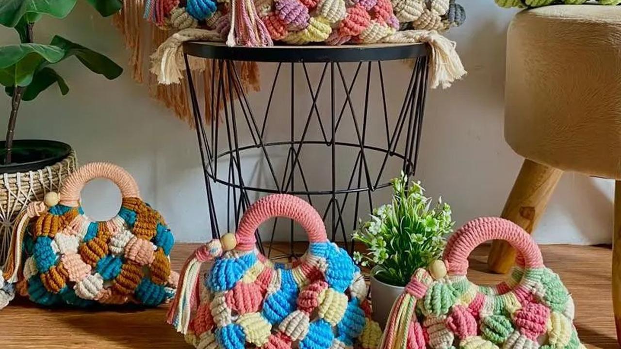 Dari banyaknya penjualan, Vivi termotivasi untuk terus belajar agar mampu menciptakan banyak produk serta model. Dalam waktu dekat, produknya juga akan ikut dalam pameran fashion week di JCC pada 27-31 Maret 2024 mendatang.