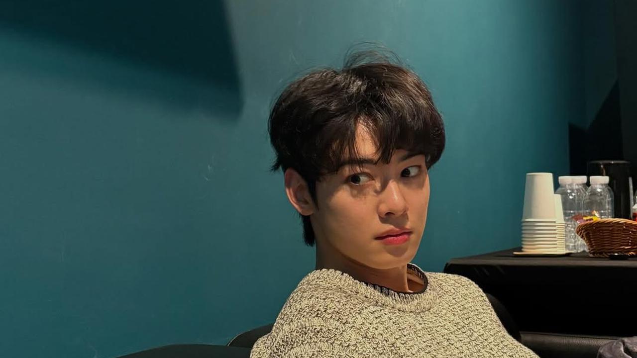 Pesan Haru Cha Eun Woo pada Fans Sebelum Berangkat Wamil: Jangan Lupakan Aku Ya