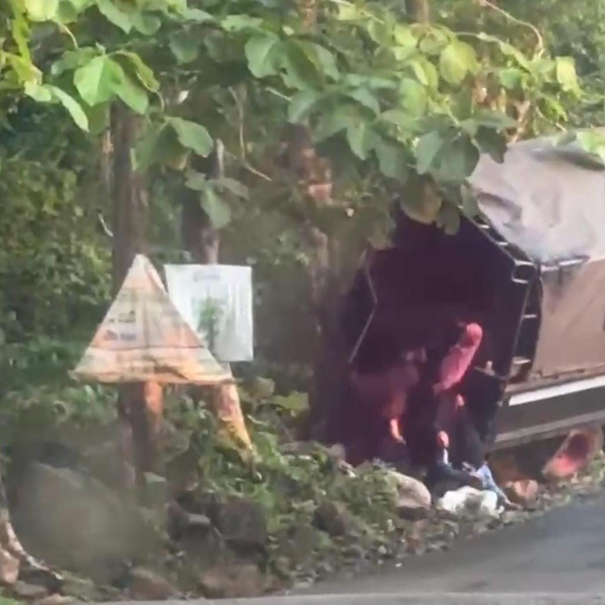 truk angkut siswa smp terguling di gowa