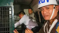 Mantan Jaksa Agung Muda Bidang Tindak Pidana Khusus (Jampidsus) Febrie Adriansyah, saat dibawa ke mobil tahanan untuk  ditahan di rutan KPK di  Gedung Kejagung, Jakarta, Jumat (24/07/2026). (KLY/ Arie Basuki)