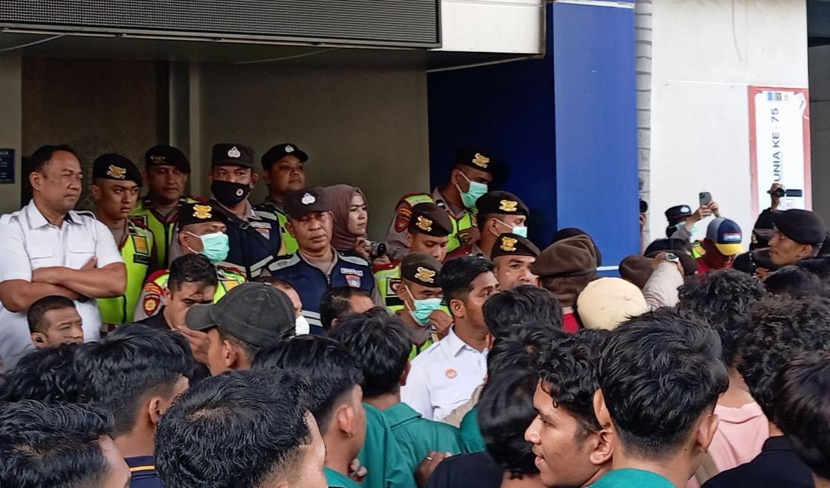 Warija berharap masyarakat tak merisaknya dengan latar belakangnya di masa lalu, terlebih mengaitkan dirinya sebagai mantan narapidana kasus narkoba.<br>