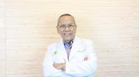 Dalam Tulisan Kolom Pakar Kali Ini, Prof Tjandra Yoga Aditama Membahas Perihal Hepatitis Berat yang Terjadi di Singapura. Menimpa Seorang Balita Berusia 10 Bulan yang Pada Desember 2021 Diketahui Pernah Terinfeksi Virus Corona Penyebab COVID-19 (Foto: Dokumen Pribadi)