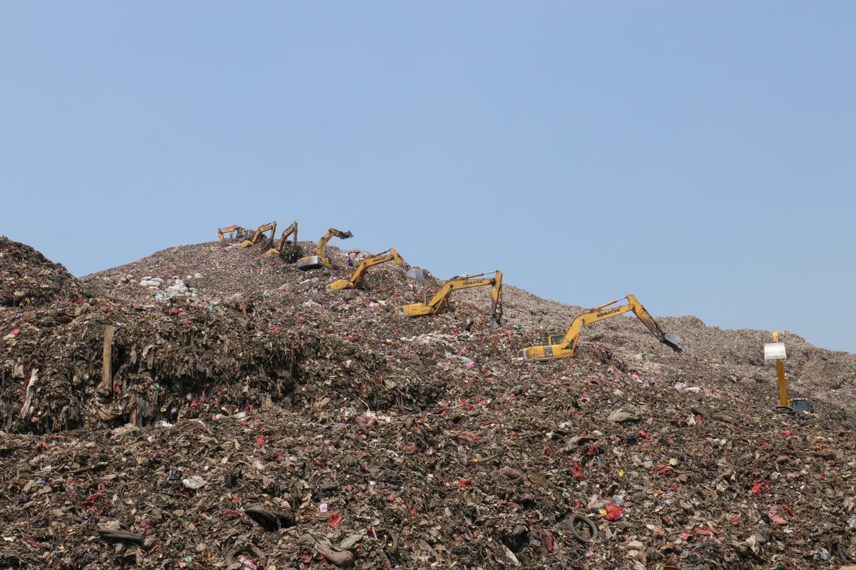 Tumpukan Sampah Bantargebang