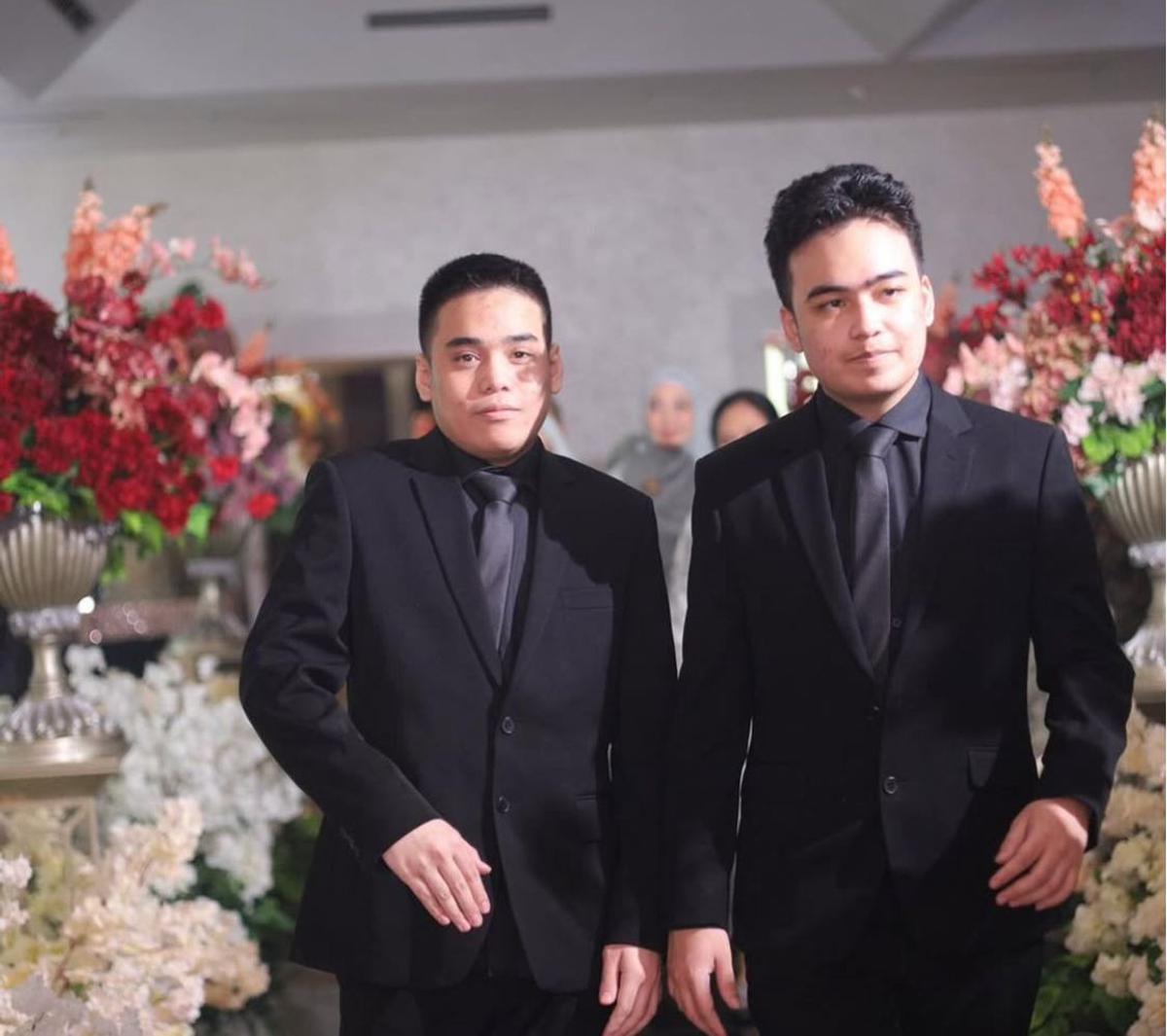 7 Potret Omar dan Keanu Anak Kembar Cindy Fatikasari di Usia 21, Wajah Tampan Mereka Bikin Netizen Terpesona