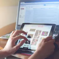 Ilustrasi sedang menggunakan tablet © (Pixabay/pexels.com)
