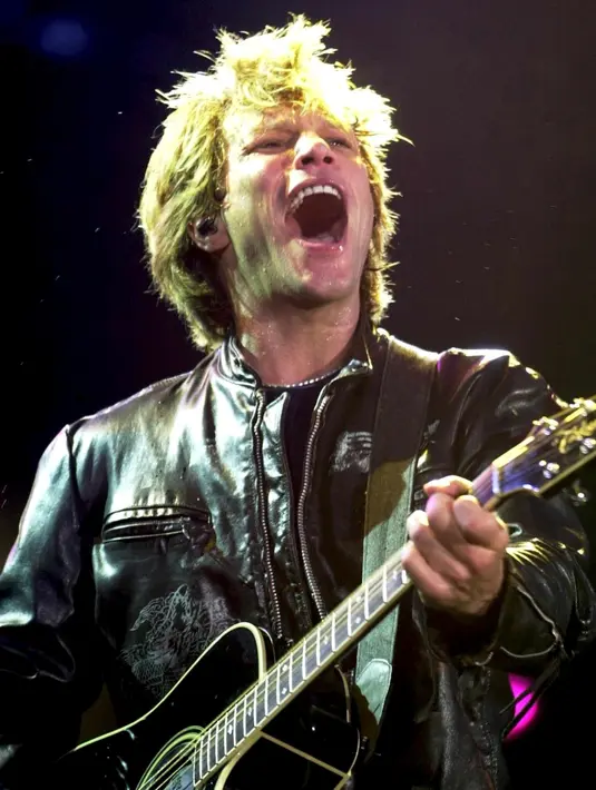 Indonesia menjadi destinasi pertama bagi Jon Bon Jovi dan dua rekannya di band rock legendaries Bon Jovi menjalani tur Asia 2015. (Bintang/EPA)