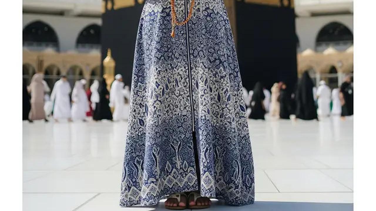 7 Model Gamis Batik Buat Umroh yang Anggun dan Nyaman Dipakai Seharian