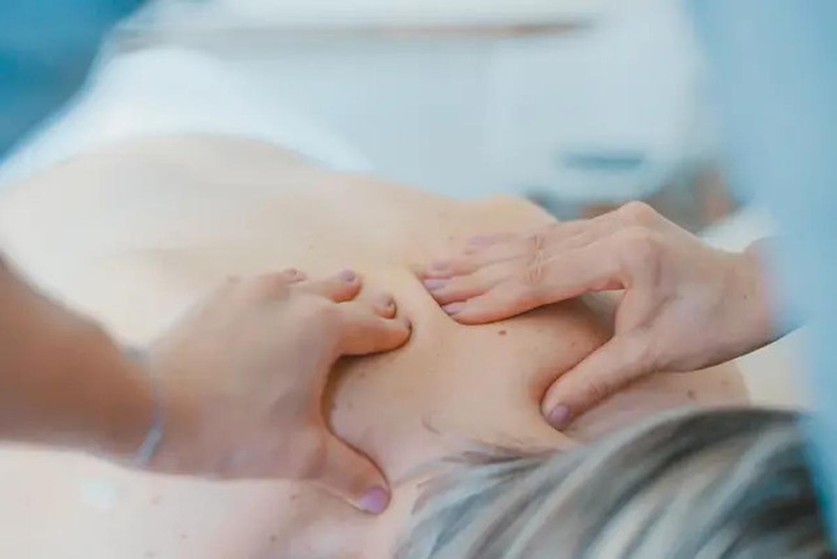 Tragis, Seorang Perempuan Meninggal Setelah Dipijat dengan Gerakan Memutar Leher di Thailand