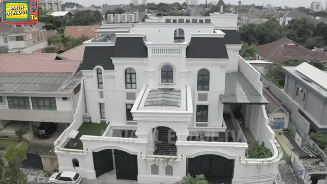 Potret Fasad Depan Rumah Sarwendah (YouTube/Maia Aleldul TV)