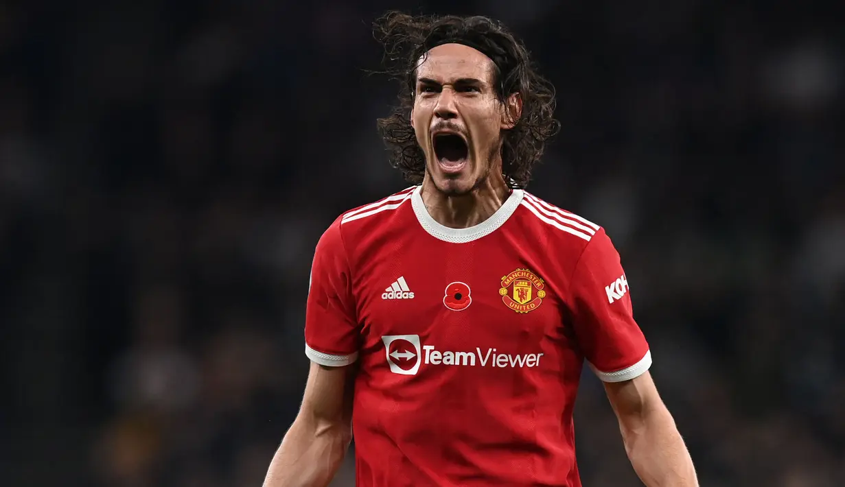 Manchester United menyetujui kontrak lima tahun dengan raksasa teknologi TeamViewer sebagai sponsor utama pada awal musim 2021/22. Kesepakatan itu bernilai 325 juta dolar, yang merupakan kesepakatan jersey terbesar di Liga Inggris berdasarkan pendapatan per tahun. (AFP/Glyn Kirk)