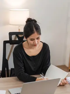 7 Karakter Orang yang Bekerja demi Keluarga, Bukan untuk Foya-Foya./Copyright depositphotos.com/wichayada69